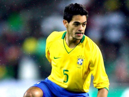 Josué Anunciado de Oliveira, 30 anos, é convocado por Dunga; volante atua no Wolfsburg, mas já passou por São Paulo e Goiás